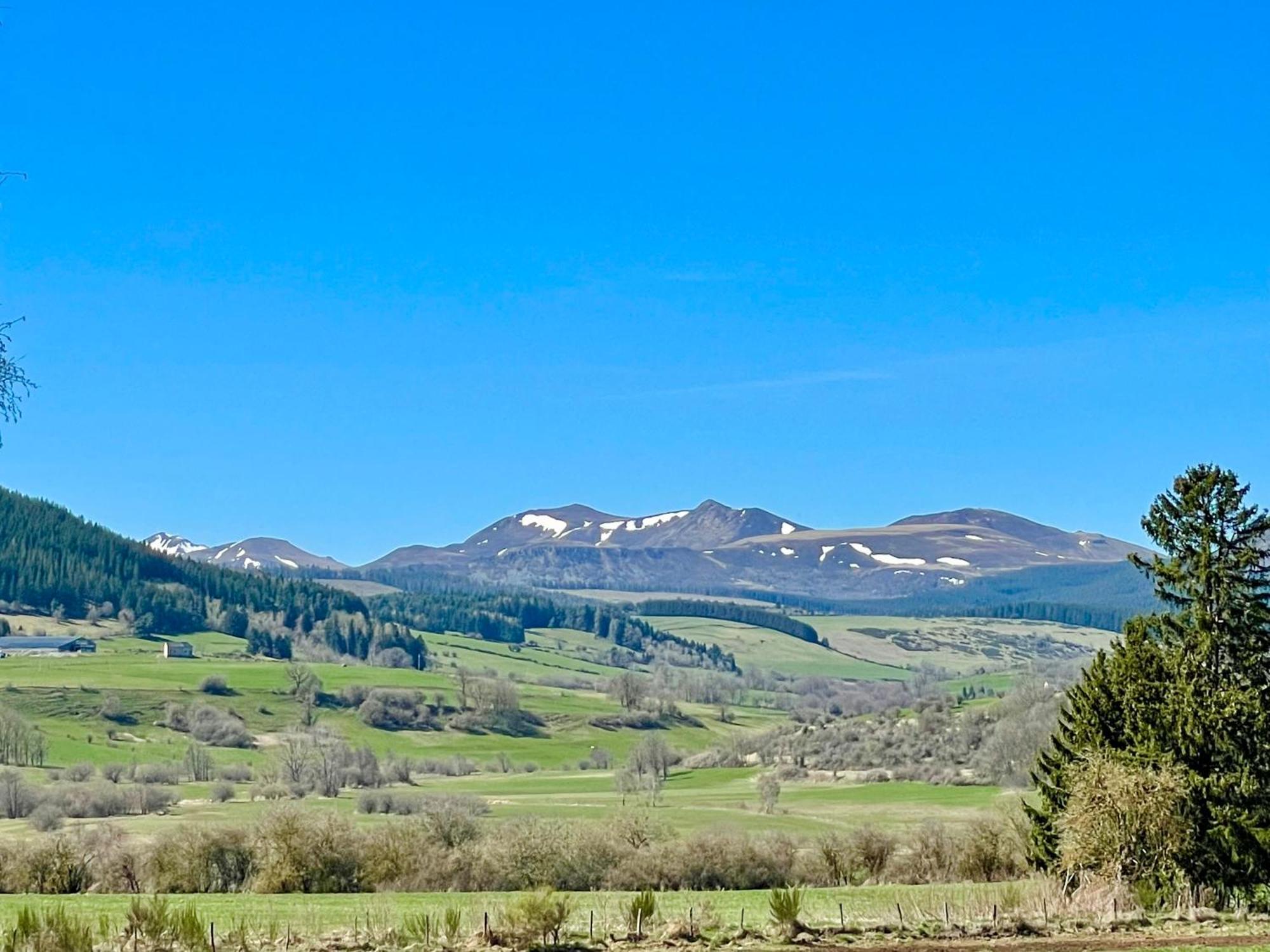 Domaine Les 2 Mondes Hotell Aydat Exteriör bild